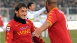 2h45 ngày 23/1, Roma - Cagliari: Adriano “xong”, giờ là Totti